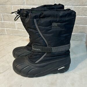 Unisex Sorel snow boots size 7 adult